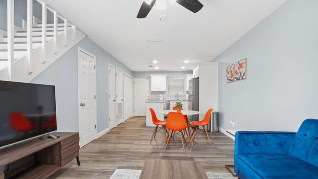 Building Photo - 2418 Johnson Dr