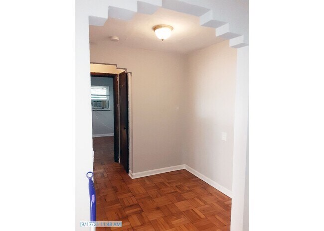 Building Photo - 950 Ludlow Ave