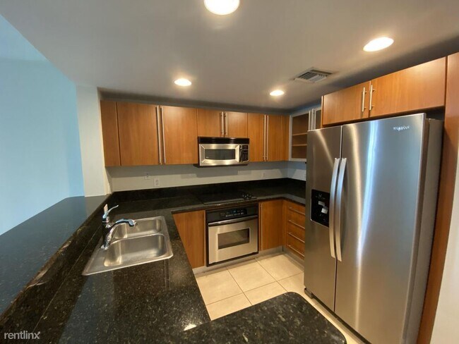Foto del edificio - 2 br, 2 bath House - 610 Clematis St Apt 519