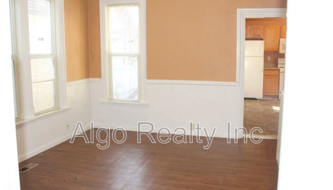 Building Photo - 861 Marion St