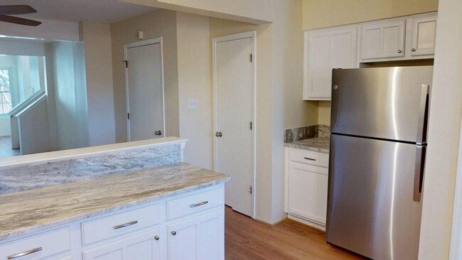 Foto del edificio - Large Centrally located townhome