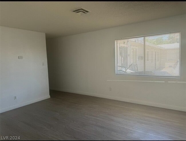 Building Photo - 2508 E Mesquite Ave