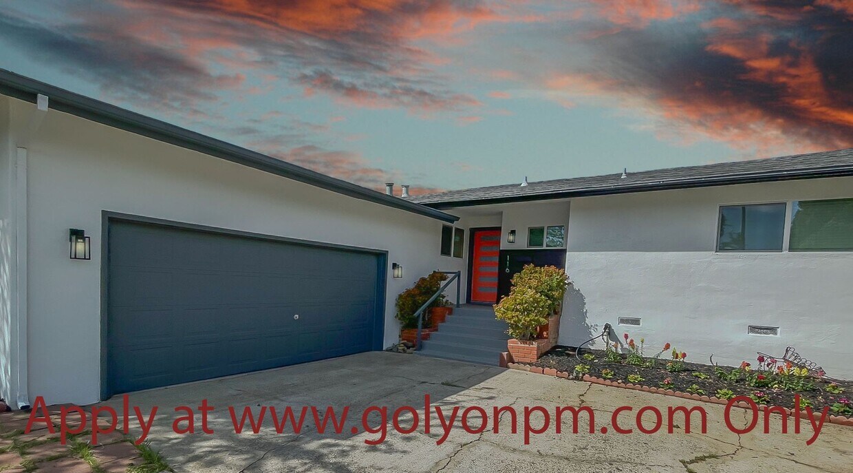 Primary Photo - Newly Renovated 3bdrm 2bath Airy Oasis!