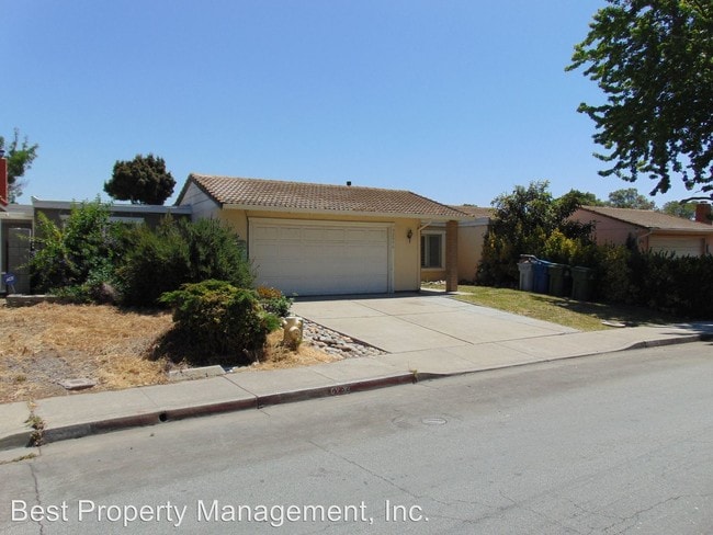 Building Photo - 32976 Great Salt Lake Dr