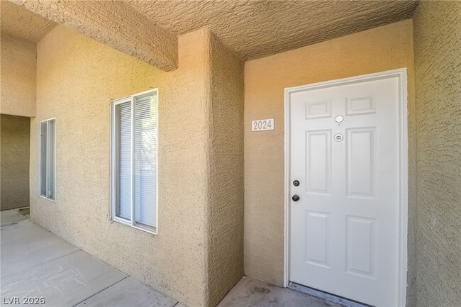 Building Photo - 8070 W Russell Rd