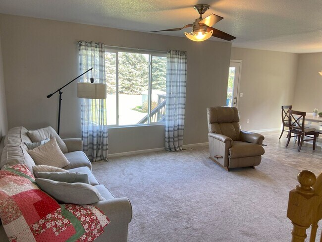 Foto del edificio - Spacious 4BR House in Ankeny