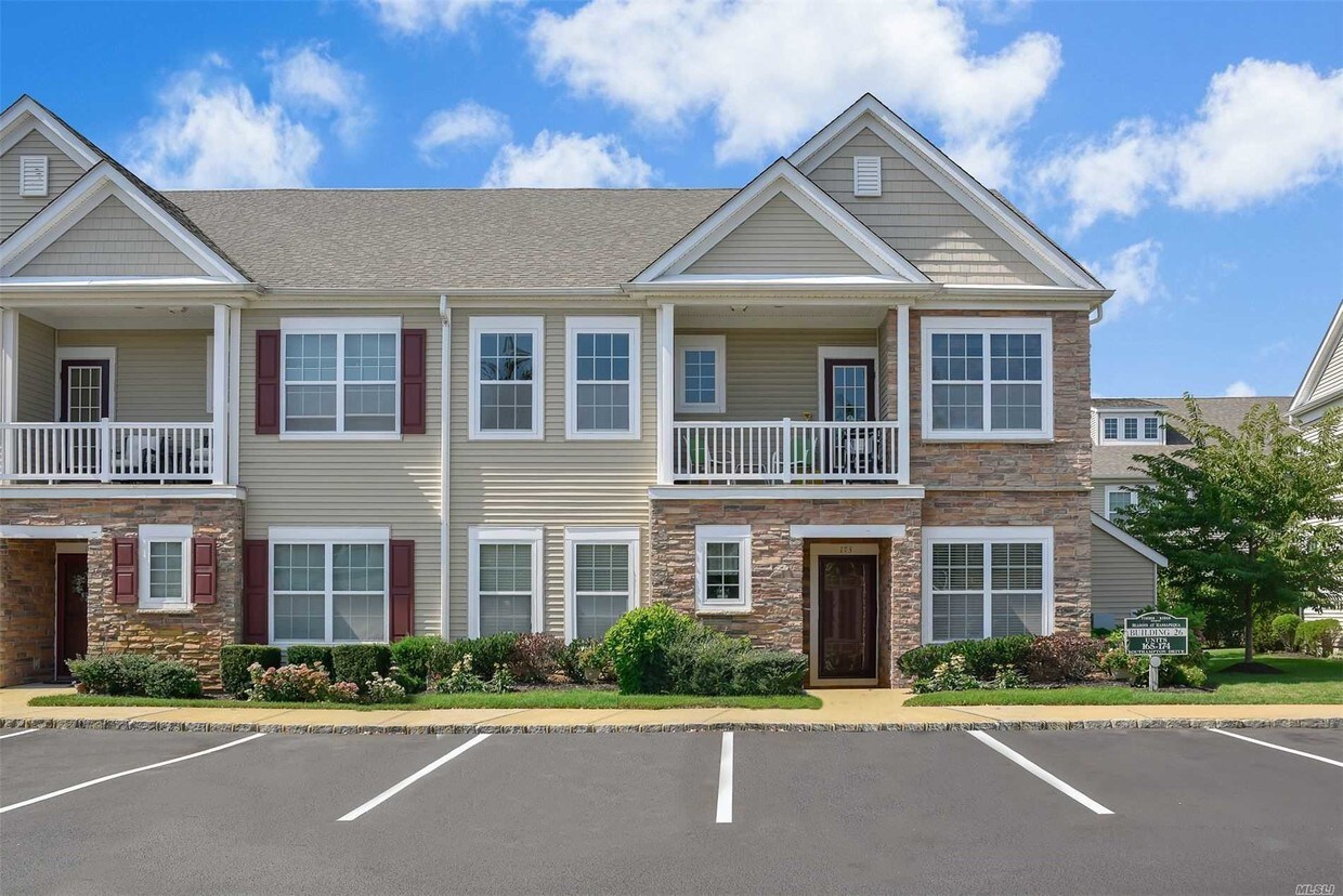 174 Southampton Dr, Massapequa, NY 11758 Condo for Rent in Massapequa