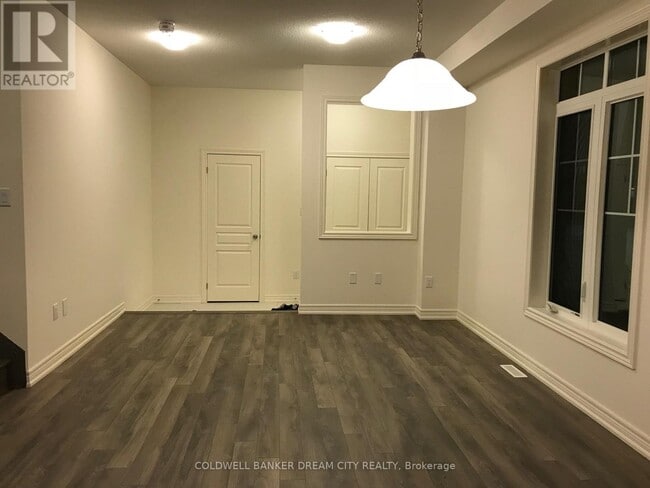 Photo du bâtiment - 360 Robert Parkinson Dr