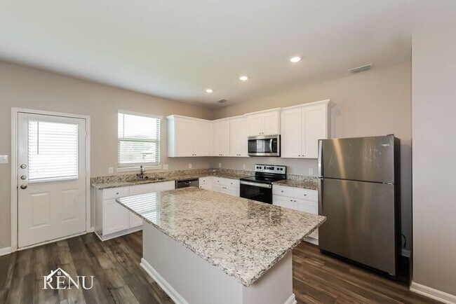 Building Photo - 1931 Hialeah Dr