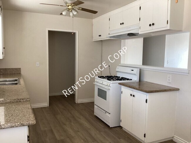 Building Photo - 3 Bedroom, 2 Bath Home for Rent in Barstow