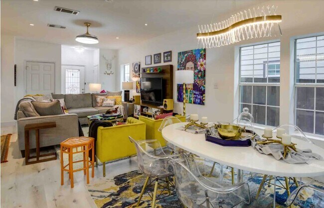 Foto del edificio - 826 N Beckley Ave