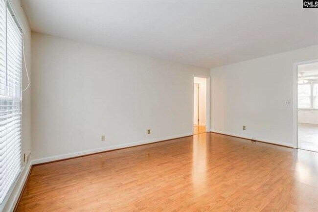 Foto del edificio - MOVE-IN READY IN FOREST ACRES!