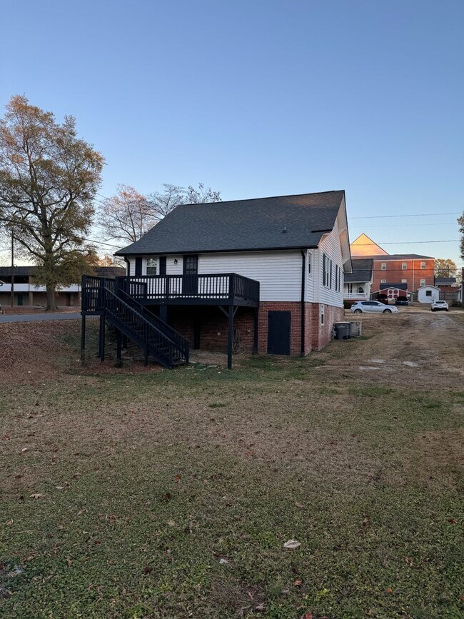 Foto del edificio - Fully remodeled, 2 bed 1 bath house, Walk to downtown Kannapolis!