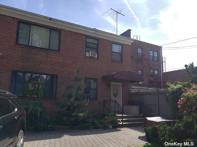 Primary Photo - 70-34 Olcott St