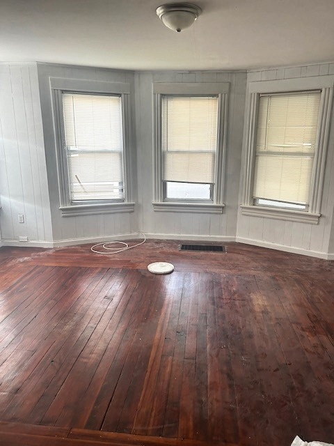 lg. living room - 82 N Hamilton St
