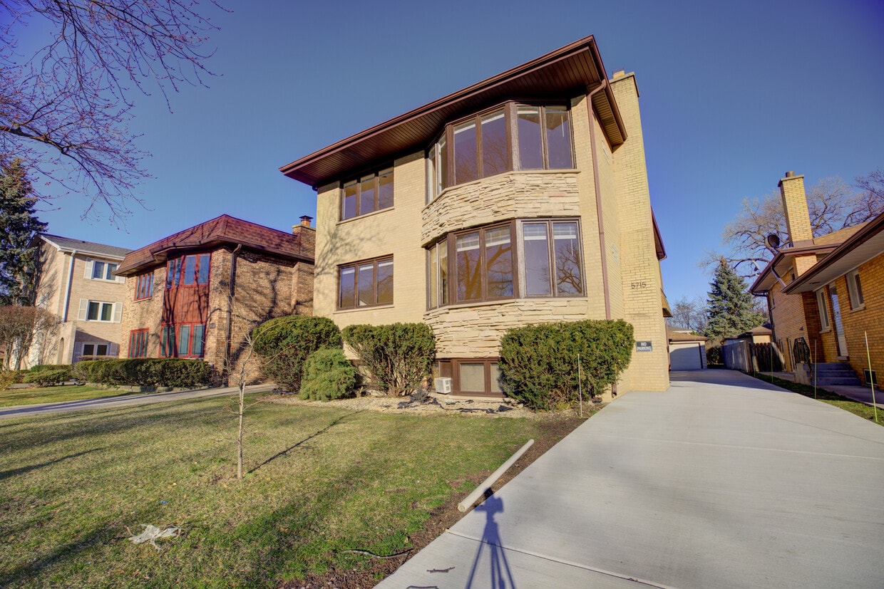 Primary Photo - 5715 N Cicero Ave