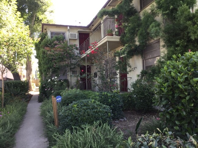 front of building - 714 S Glenoaks Blvd