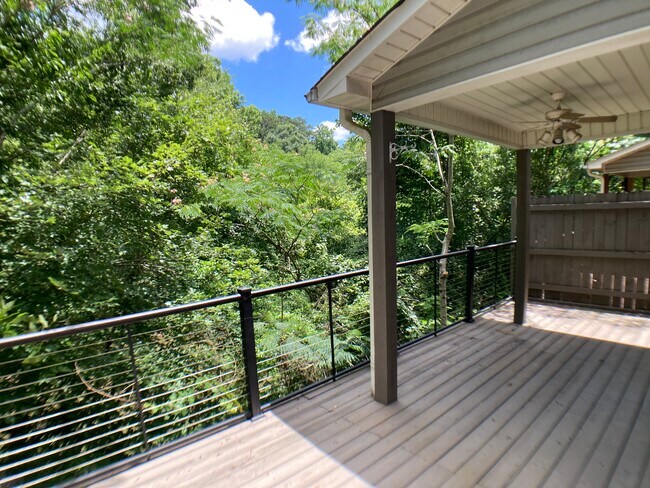 Foto del edificio - 4018 River Walk Ln