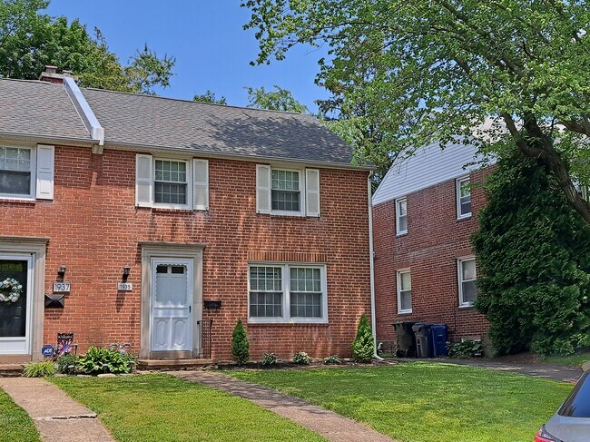 Building Photo - 1935 Guernsey Ave
