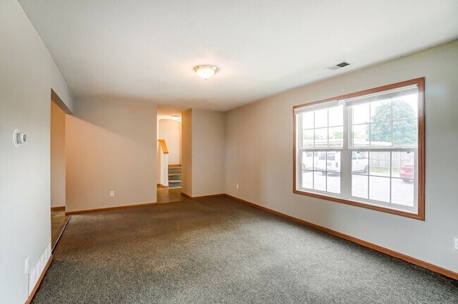 Building Photo - 1103 N Byrne Rd