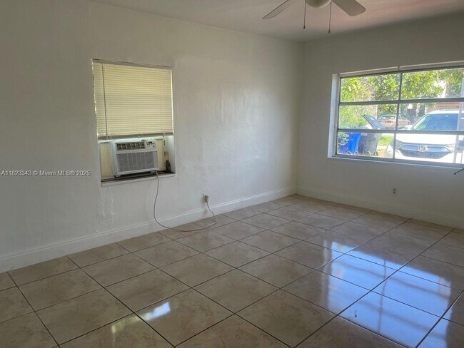 Foto del edificio - 2329 NE 173rd St