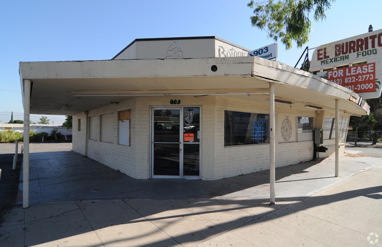 Building Photo - 903 E 6th St