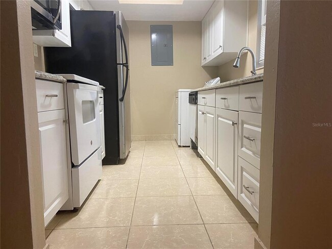 Building Photo - 2608 Lemon Tree Ln