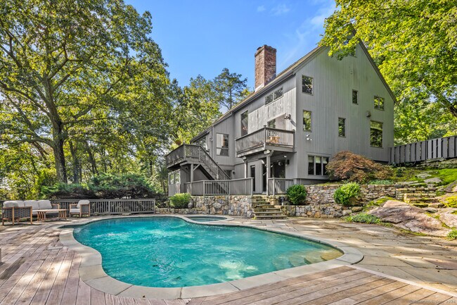 Foto del edificio - 129 Davis Hill Rd