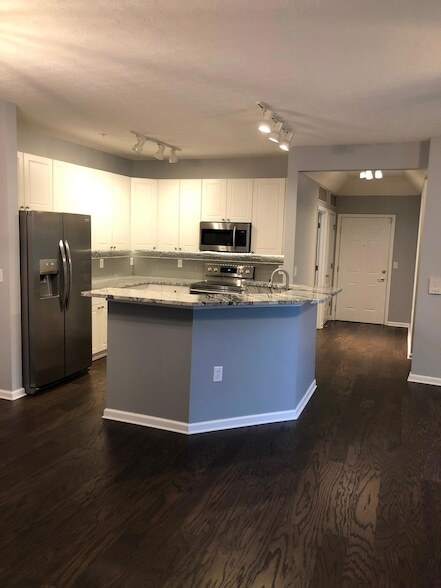 Foto del edificio - 7728 Essex Gate Drive S Unit 7728