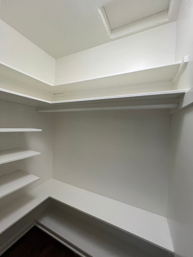 Building Photo - 2610-2612 Santa Monica Blvd