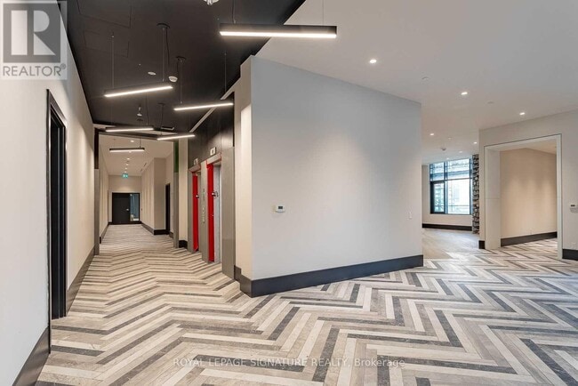 Photo du bâtiment - 1808 St Clair Ave W