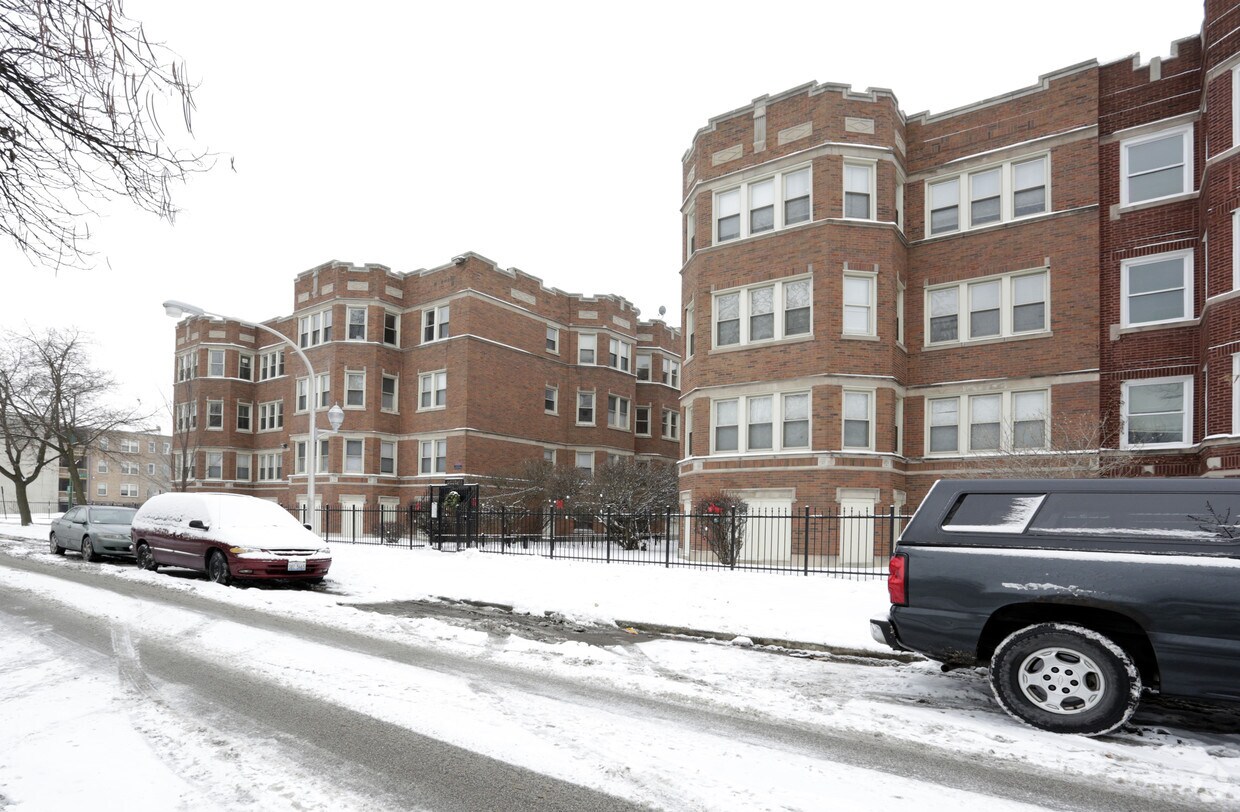 Foto principal - 7548-7558 S Colfax Ave