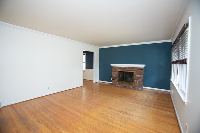 Building Photo - 3817 Sunrise Way