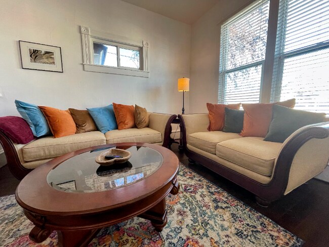 Foto del edificio - 711 W 5th St