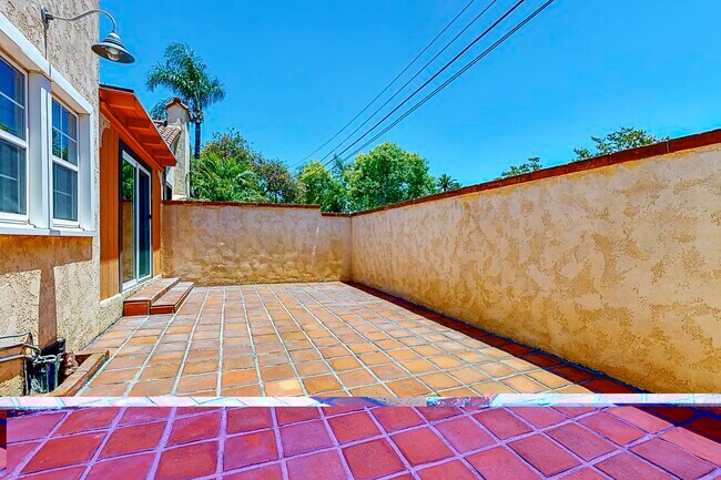 Foto del edificio - 301 N Janss St