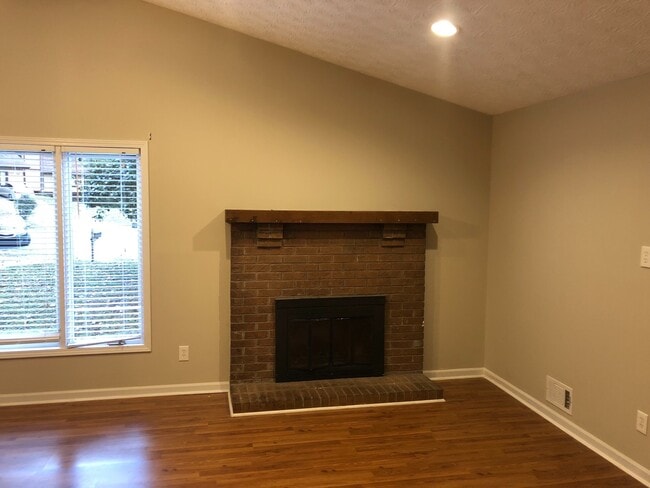 Foto del edificio - 3/2 Ranch w/ Large 2 Car Garage and Fenced in Backyard on Private Cul-De-Sac!