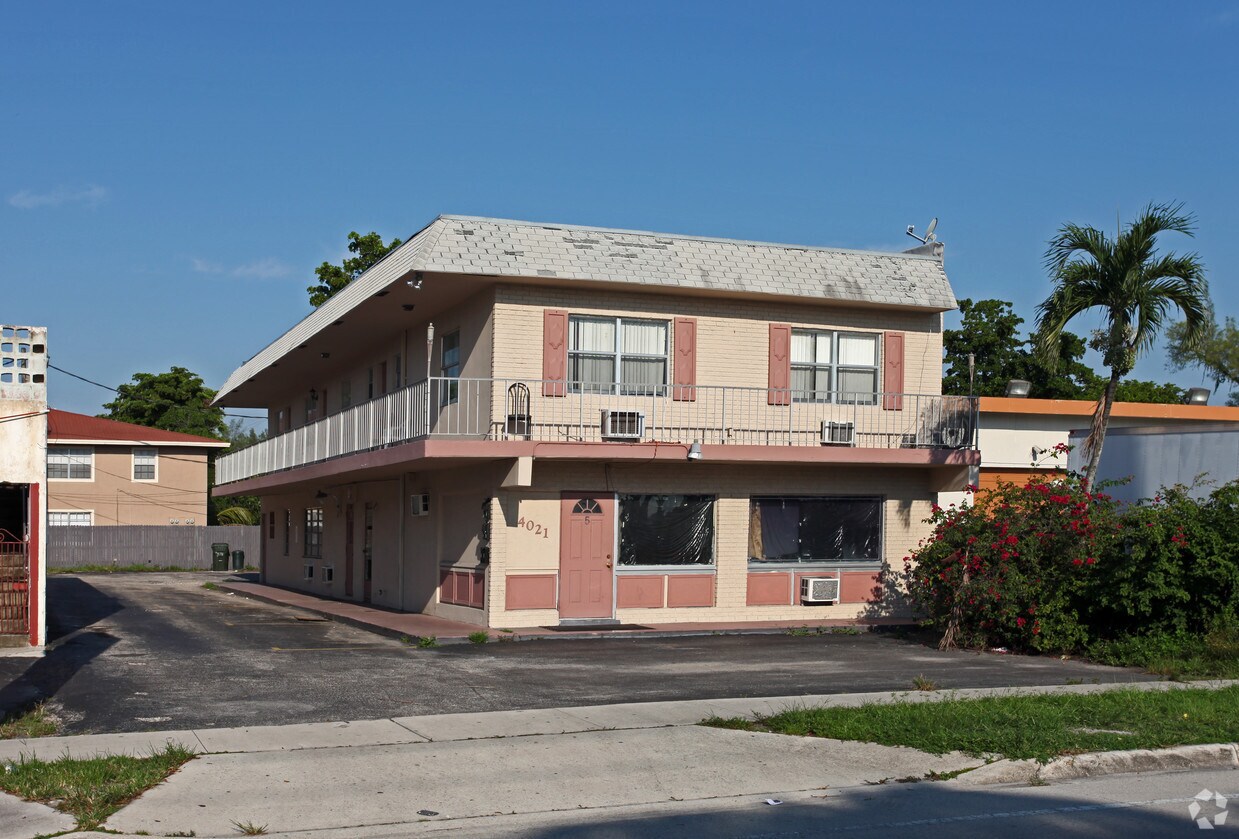 Primary Photo - 4021 N Andrews Ave