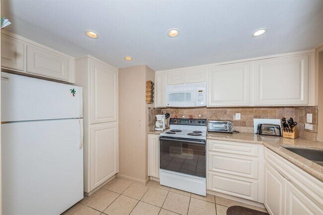 Foto del edificio - 6218 Palma Del Mar Blvd S