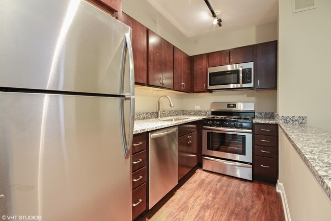 Building Photo - 432 W Belmont Ave
