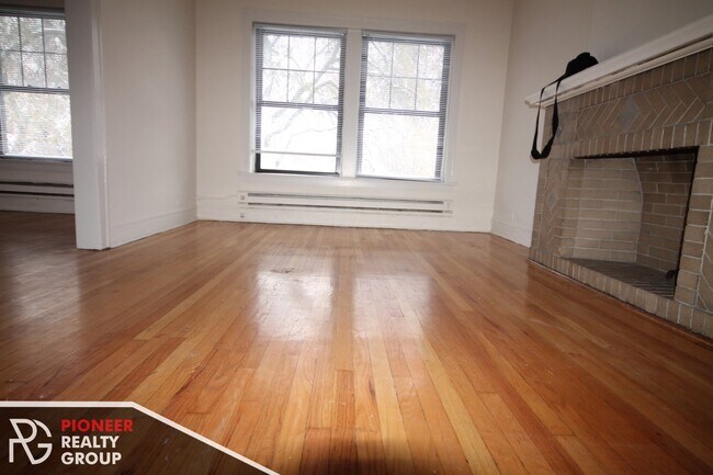 Building Photo - 1020 Dempster St