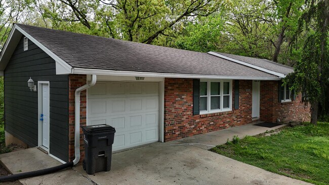 Foto del edificio - 3006 Lynnwood Dr