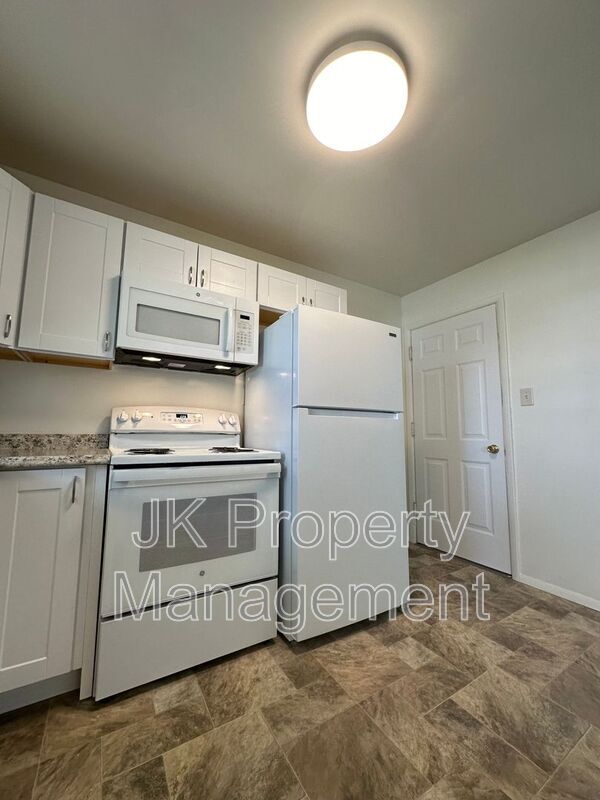 Building Photo - 1226 6th Ave N