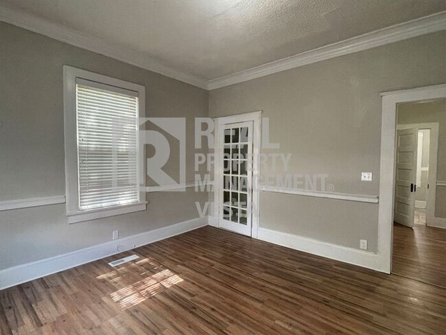Building Photo - Five Bedroom Historic Gem in Midtown Macon