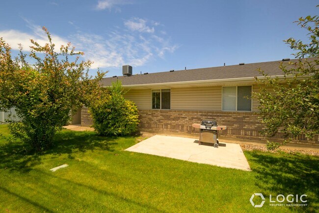 Building Photo - 934 E 500 N