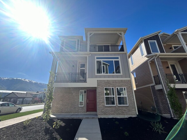Building Photo - 3 Bedroom 3 Bathroom Home in Farmington Utah!
