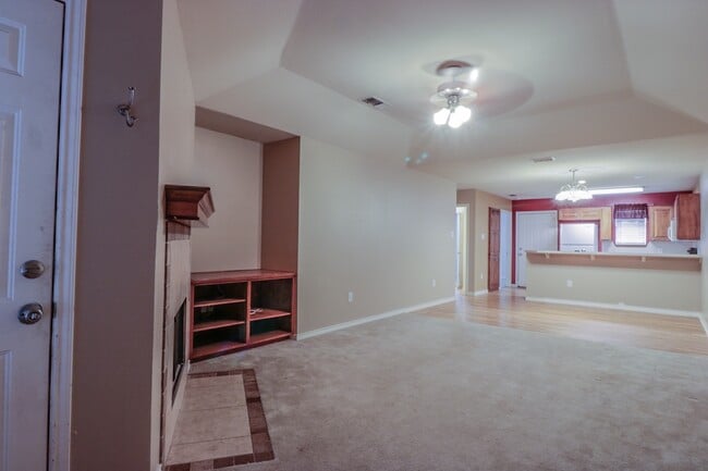 Foto del edificio - Pre-Leasing  2 bed 2 bath