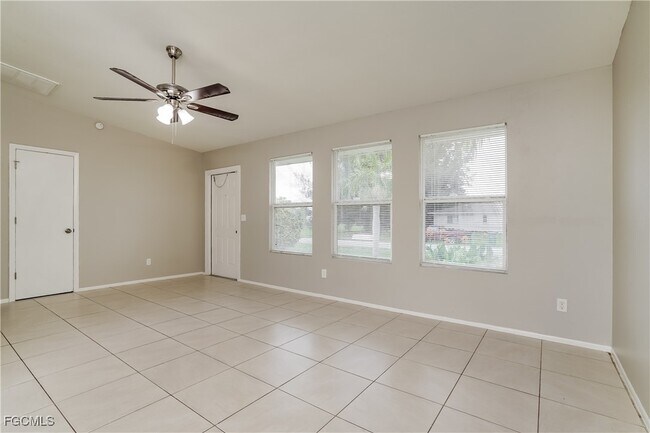 Foto del edificio - 823 NE 18th St