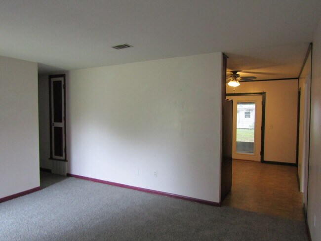 Foto del edificio - 125 Glenn Bryant Rd
