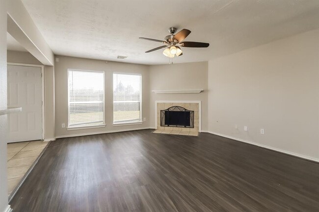 Building Photo - 16611 Great Oaks Hollow Dr