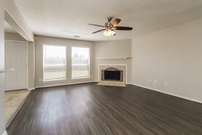 Foto del edificio - 16611 Great Oaks Hollow Dr